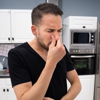 Tényleg közelgő stroke-ra hívhatja fel a figyelmet az, ha ok nélkül ezt azt illatot érzi?