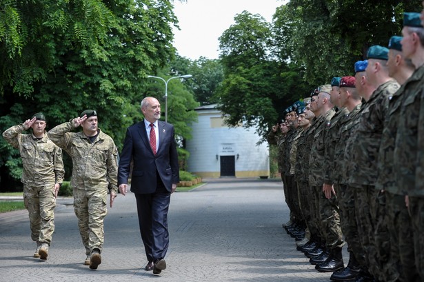 Kierując słowa do żołnierzy WOT, Macierewicz stwierdził: "Sądzę, że zdajecie sobie sprawę, że to było marzenie pokoleń Polaków"