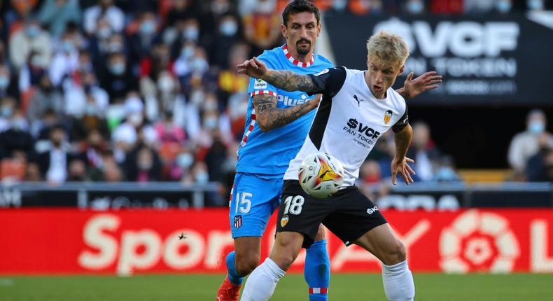 Valencia's Danish midfielder Daniel Wass (R) in action in a match against Atletico Madrid in November 2021. Creator: JOSE JORDAN