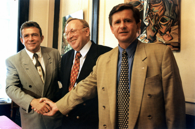 Od lewej: Janusz Wójcik, Marian Dziurowicz i Edward Lorens (lipiec 1997).