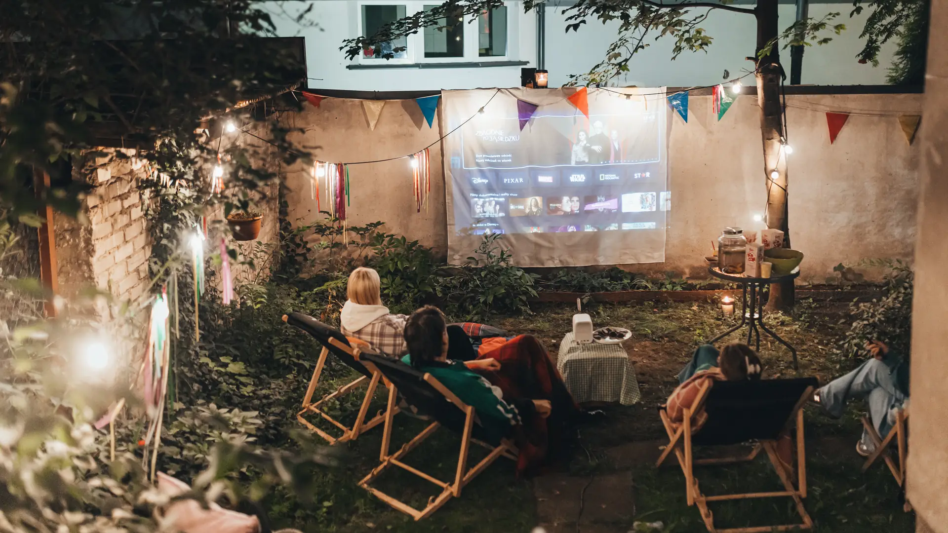 Sprawdziliśmy, co jest potrzebne, żeby zrobić własne kino plenerowe