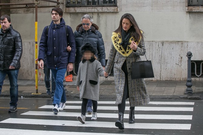 Mateo Bočeli sa ocem, sestrom Virdžinijom i Veronikom Berti 2019. u Sanremu foto: Ferraro Simone / MEGA / The Mega Agency  