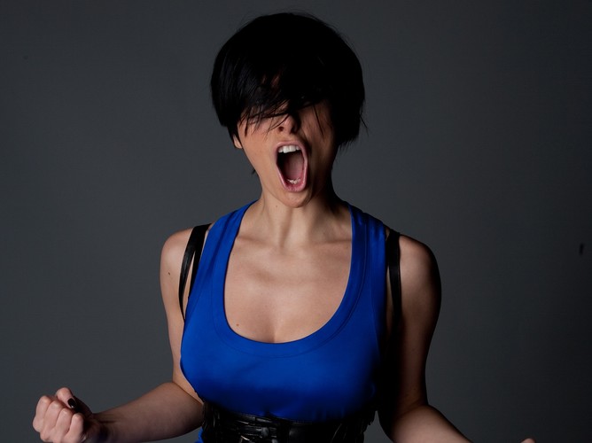 Tatiana Okupnik na zdjęciu z sesji promującej nowy longplay – 'Spider Web'