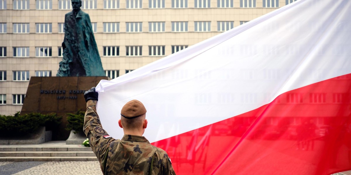 Używanie flagi narodowej, jako państwowego symbolu, obwarowane jest przepisami.