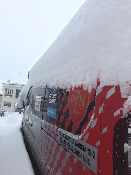 Bus naszej kadry po opadach śniegu