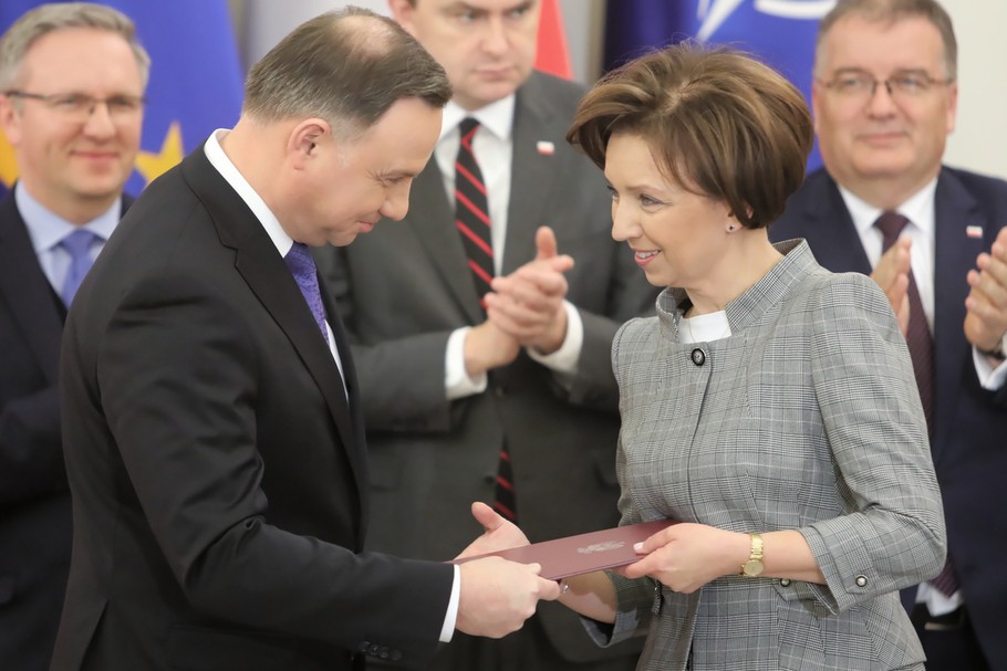 Marlena Maląg, minister rodziny i pracy, przyznaje, że nad prawem umożliwiającym zawieszenie etatu pracuje z prezydentem Andrzejem Dudą. Warszawa, 12 grudnia 2019 r.