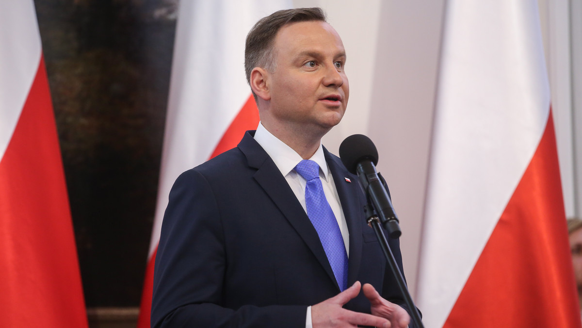Prezydent Andrzej Duda podziękował Małgorzacie Sadurskiej za dwa lata służby "na bardzo wymagającym i trudnym stanowisku" szefowej Kancelarii Prezydenta. To była bardzo sumiennie i bardzo sprawnie wykonana praca - powiedział.
