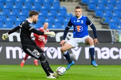 Plach 'przykleił' piłkę do słupka. Bramkarz Piasta wyczyniał cuda [WYNIKI i TABELA]