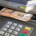 Bankomaty wypłacające euro —alternatywa dla kantorów