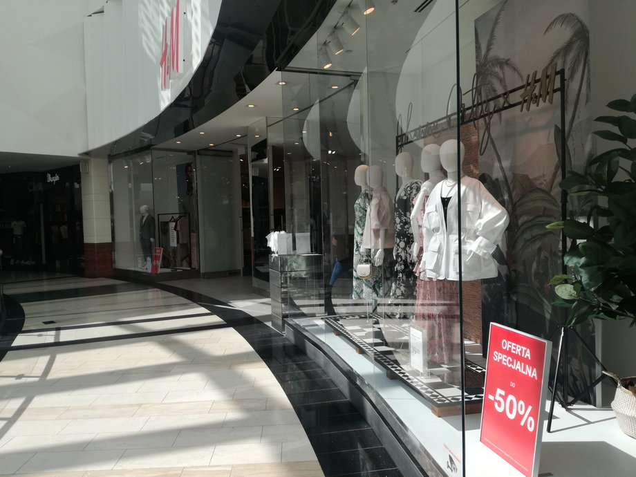 Promocja w H&M w dniu przywrócenia działalności galerii Arkadia