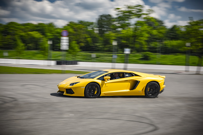 Lamborghini Aventador Coupe vs. Porsche 911 Tubo Cabrio