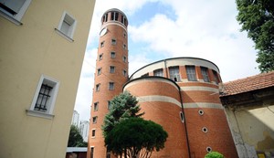 Crkva svetog Antuna Padovanskog: Beogradski krivi toranj