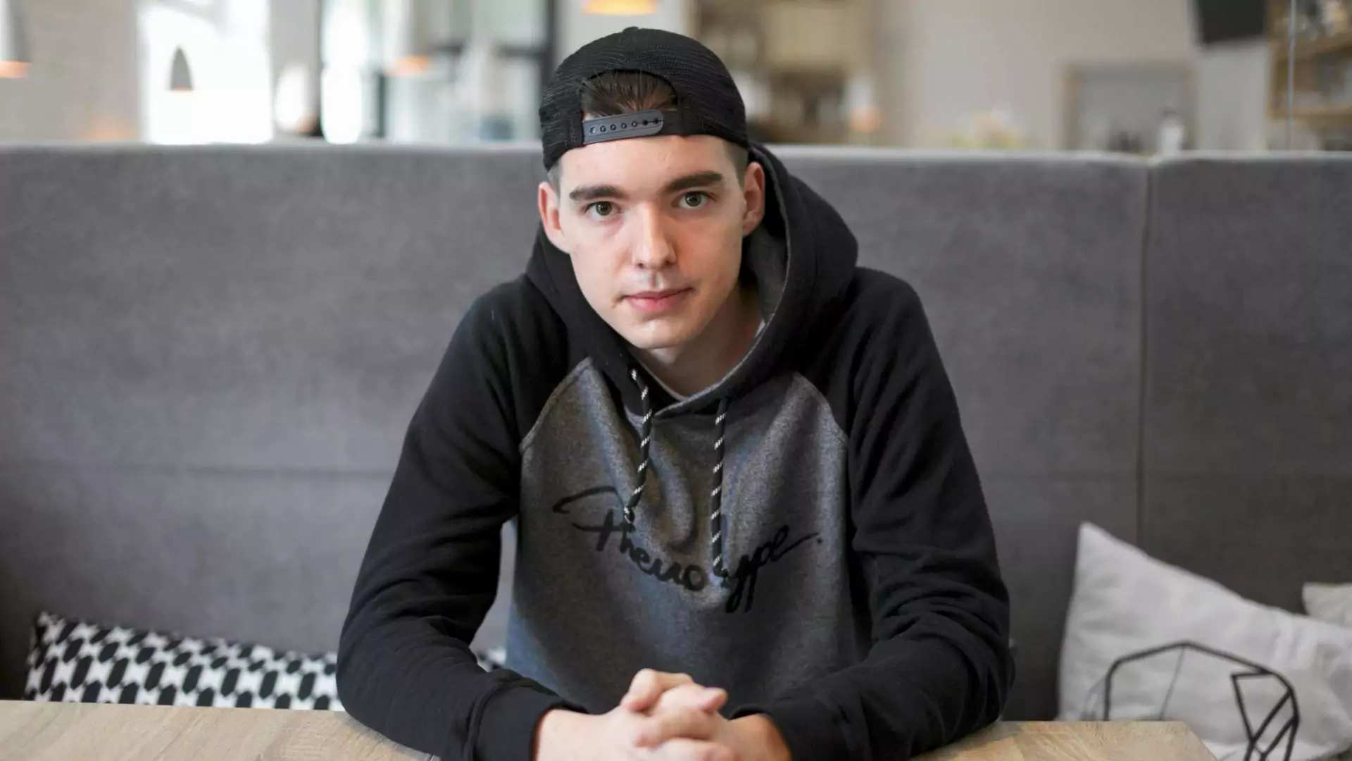 Jak odnieść sukces, będąc nastolatkiem? 18-letni polski biznesmen radzi: nie oglądaj się na innych