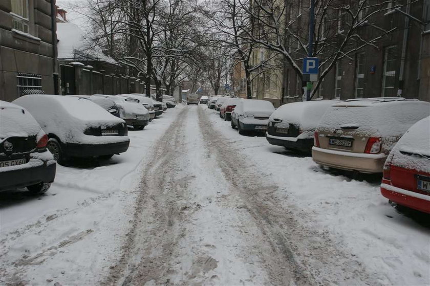 Odśnieżają tylko urzędnikom