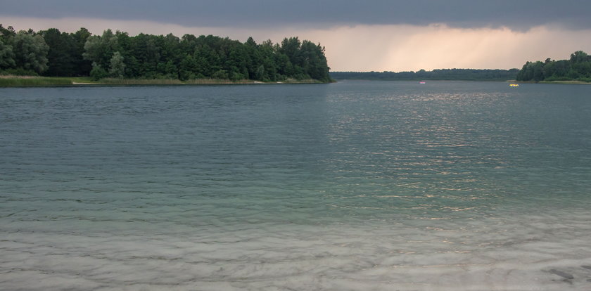 Popularne kąpielisko zamknięte. Wszystko przez... martwe szczeżuje