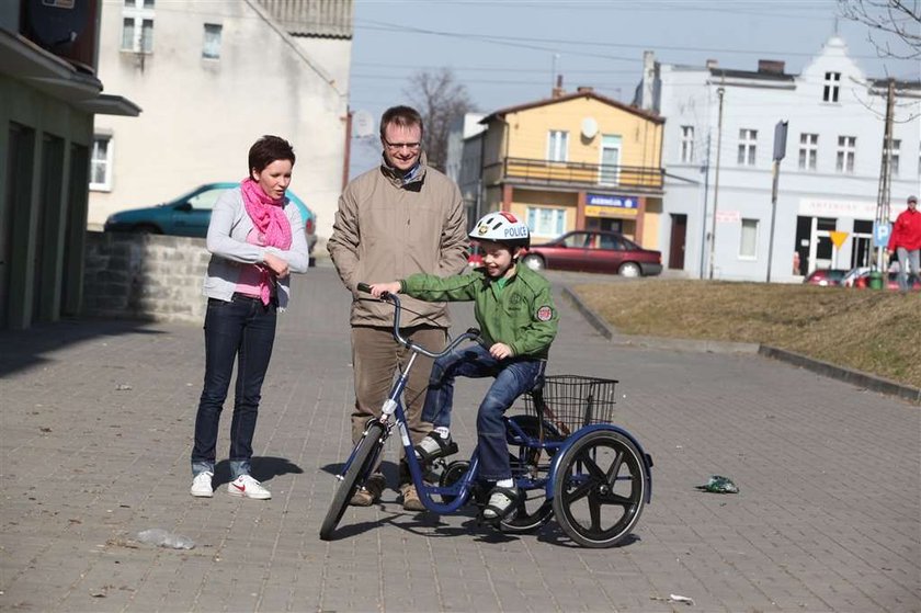 Adaś dostał rower od komentatora "Faktu"