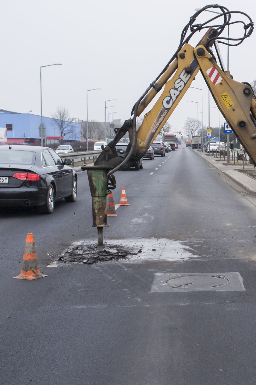 Drogowcy walczą z dziurami