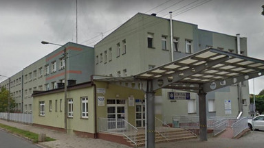 Kobieta zmarła w szpitalu w Ostrzeszowie dzień po przebadaniu przez domofon. Nowe informacje