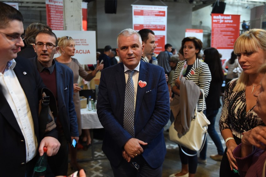 Dr Milan Nedeljković (u sredini)