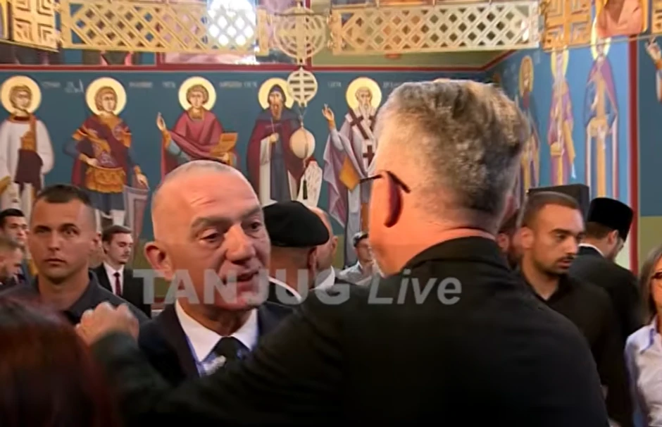 Ministar Vujić na sahrani Mladića 