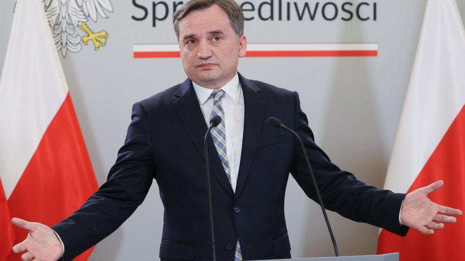 Ministerstwo Sprawiedliwości, kierowane przez Zbigniewa Ziobrę, powinno znowelizować kodeks postępowania cywilnego, by opanować chaos po uchwale SN