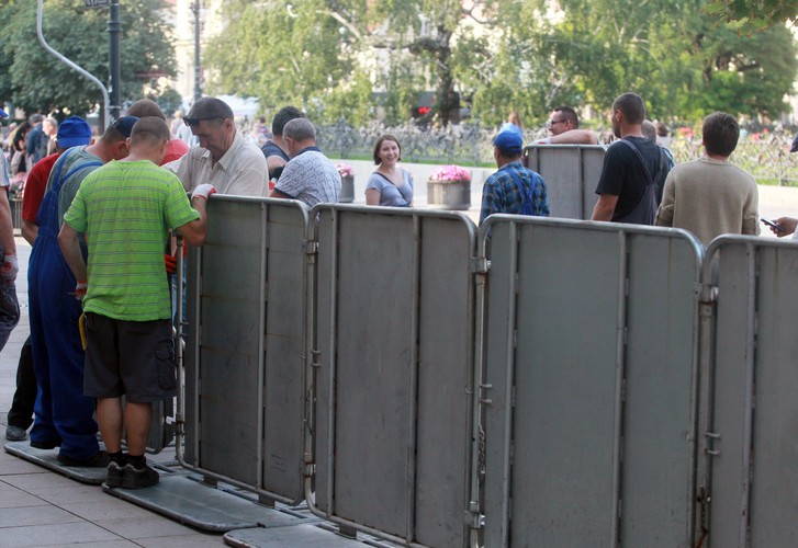 Barierki na Krakowskim Przedmieściu w Warszawie