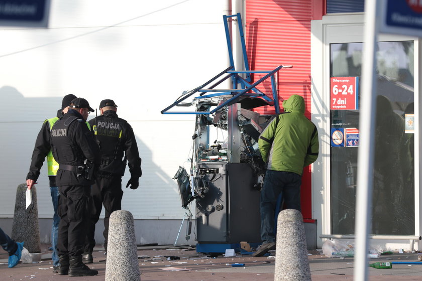 Złodzieje wysadzili bankomaty w Świebodzinie, Szprotawie i Frankfurcie nad Odrą