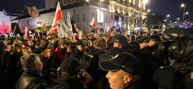 PiS ostro krytykuje sąd za zgodę na kontrmanifestcję podczas miesięcznicy smoleńskiej