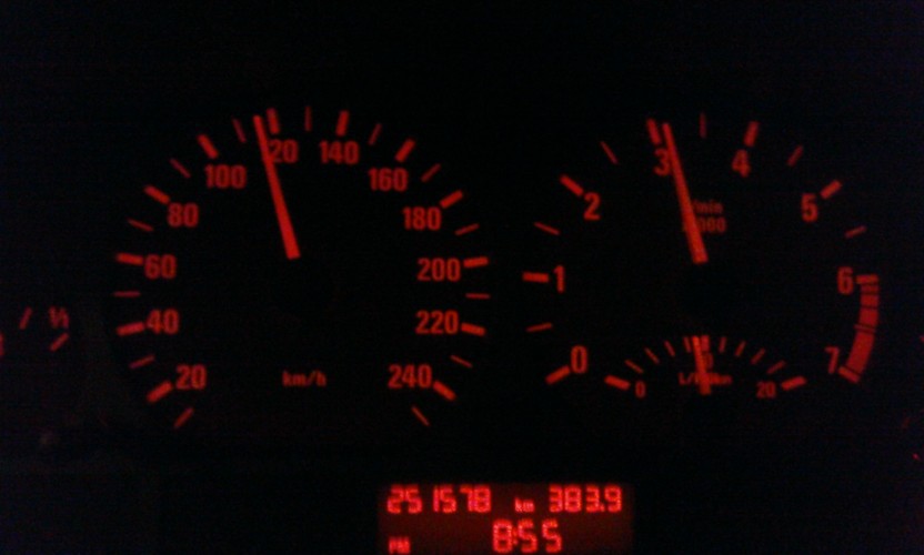 Zdjęcie licznika auta fotoreporterów, którzy śledzili Janusza Piechocińskiego