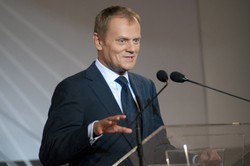 Tusk: wysokość nagród dla szefów spółki PL.2012 bulwersuje