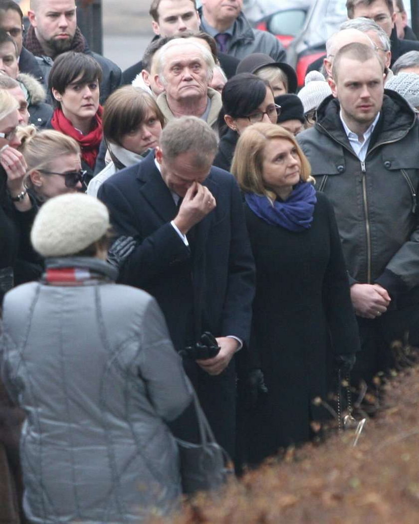 Premier płakał nad grobem ojczyma