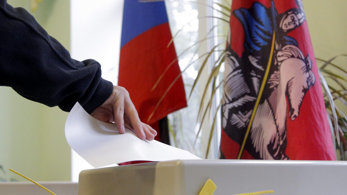 W 82 z 83 regionów Federacji Rosyjskiej - w ustawowym wspólnym dniu głosowania dla całej FR - odbywają się wybory lokalne różnego szczebla i referenda. Centralna Komisja Wyborcza podała, że łącznie odbywa się ok. 7 tys. głosowań.
