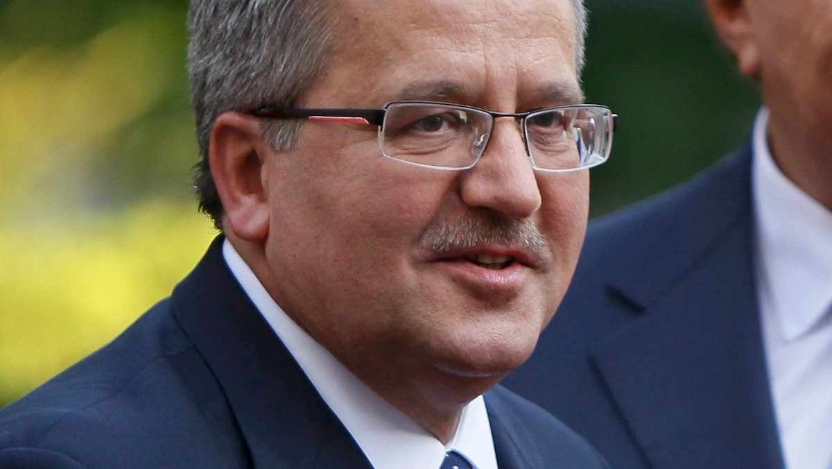 Prezydent Bronisław Komorowski jest w czasie igrzysk olimpijskich w Londynie bardzo aktywny na Facebooku. Zawsze składa gratulacje polskim medalistom. Ale internauci pytają, czy aby na pewno to Bronisław Komorowski pisze te posty. A my sprawdzamy.