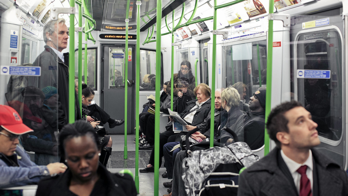 Władze Londynu, mimo ostrzeżeń specjalistów od bezpieczeństwa, chcą na 120 stacjach metra zainstalować bezprzewodowy dostęp do internetu.