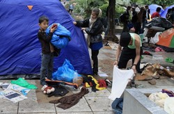 Starcia włoskiej policji z imigrantami. Funkcjonariusze zlikwidowali nielegalny obóz