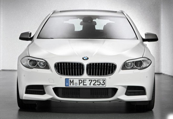 Kombi w sprincie do setki jest wolniejsze o 0,2 s. Mastodonty, czyli X6 M50d i X5 M50d mają na liczniku 100 km/h odpowiednio o 5,3 s i 5,4 s. Każdy z tej czwórki może rozpędzić się do 250 km/h (elektroniczna blokada)