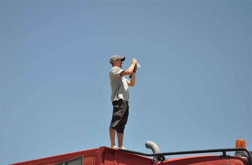 Adam Małysz wykorzystał dzień wolny w Rajdzie Dakar, by robić zdjęcia z dachu ciężarówki