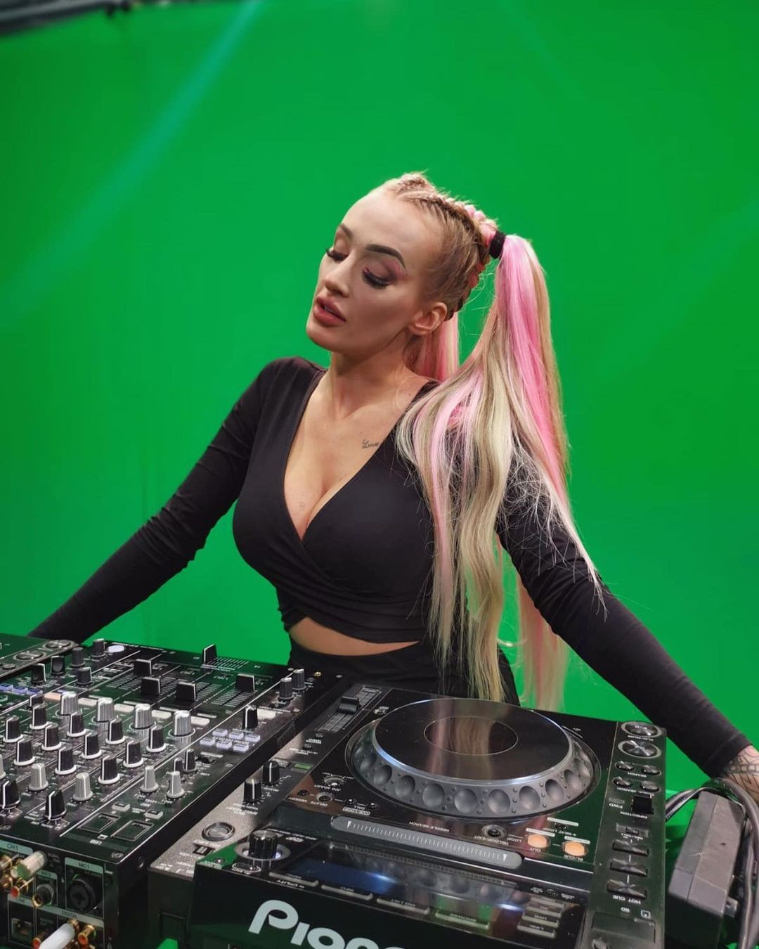 Česká pornoherečka Daisy Lee.