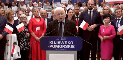 Kaczyński się spóźnił i zaczął od żarciku. Publiczność ryknęła śmiechem