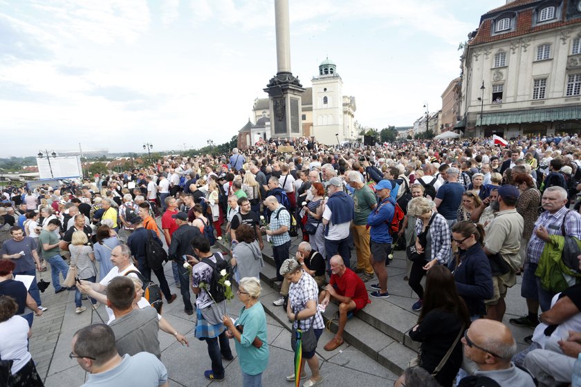 Scenarzysta "Rancza" zatrzymany po miesięcznicy smoleńskiej. Absurdalne zarzuty?