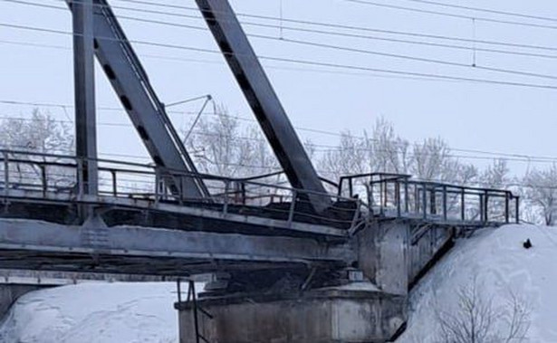 Uszkodzony most kolejowy w Czapajewsku