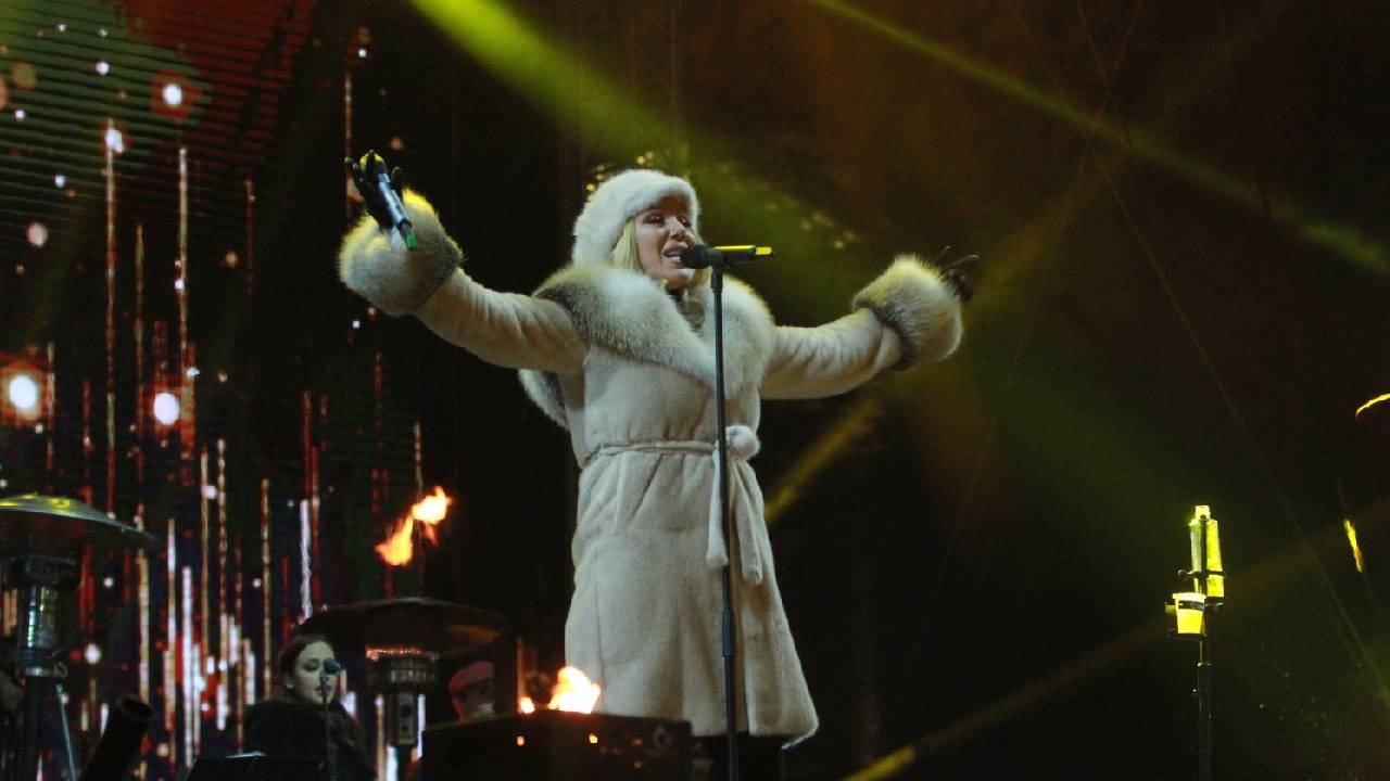 Lepa Brena a împlinit 66 de ani. Cum a cucerit Balcanii în patru decenii de succes
