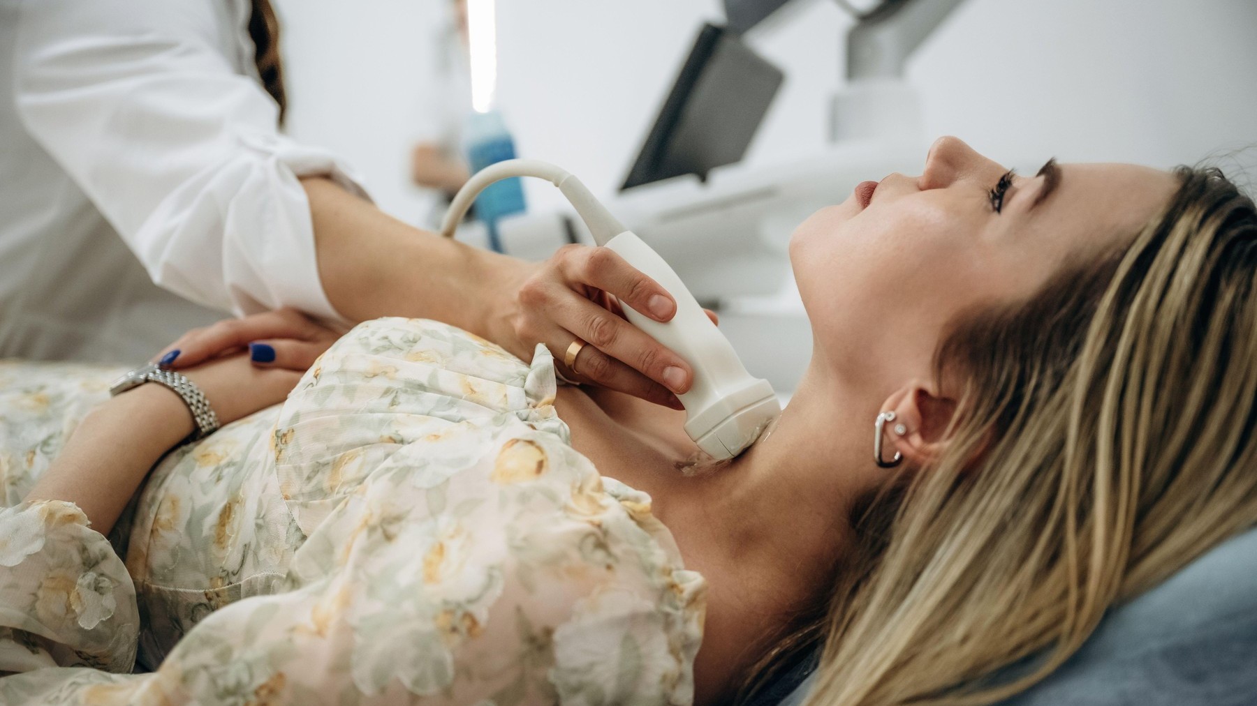 Chronický stres vplýva aj na štítnu žľazu - ako spoznať, že za únavou a úzkosťou nie je len psychika, ilustračná fotografia