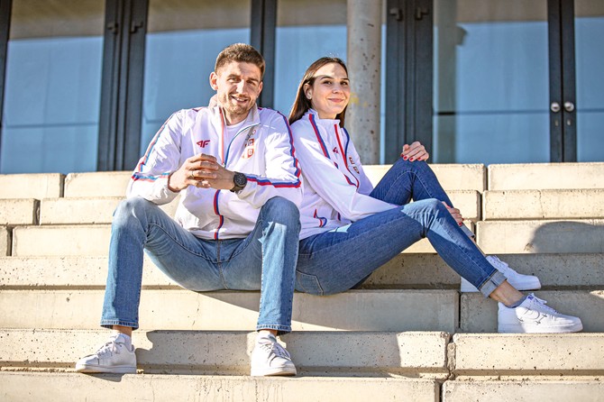 Sonjin muž Miloš Vasić takođe jeuspešan sportista, veslač, i on ćepredstavljati našu zemlju na Olimpijskimigrama u Tokiju