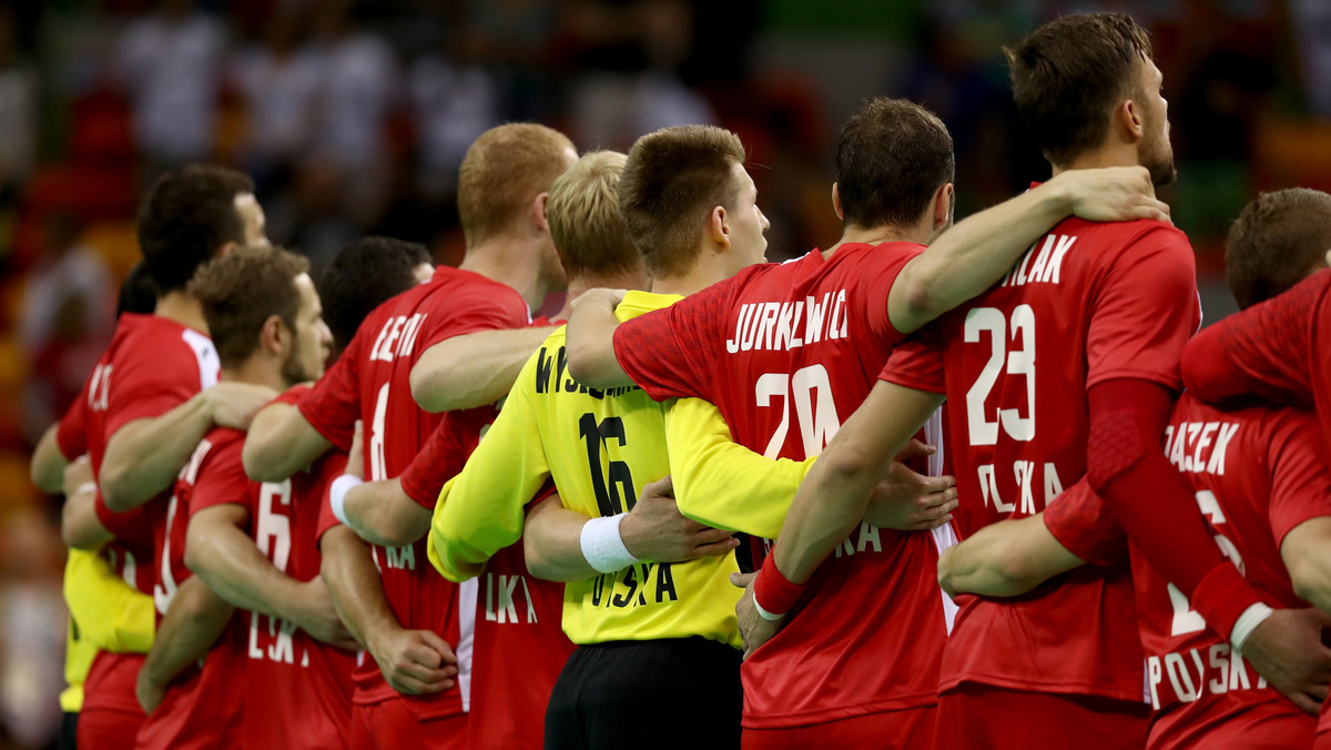 Reprezentacja Polski piłkarzy ręcznych przegrała po dogrywce z Danią 28:29 (15:16, 25:25) w półfinale igrzysk olimpijskich w Rio de Janeiro. Biało-Czerwoni stoczyli pasjonujący bój, jak zwykle był to horror, ale tym razem nie skończył się szczęśliwie dla naszych szczypiornistów.