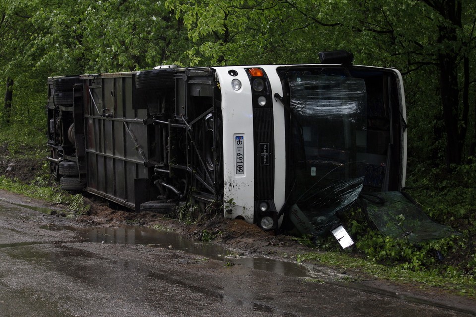 Wypadek autokaru z dziećmi