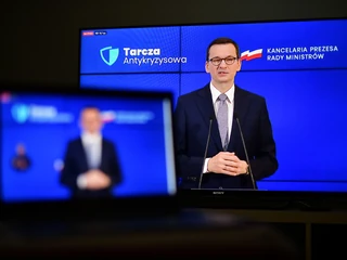 Premier Mateusz Morawiecki ma nadzieję, że wsparcie państwa w postaci 100 mld zł pozwoli uchronić miejsca pracy w polskich firmach. Warszawa, 8 kwietnia 2020 r.