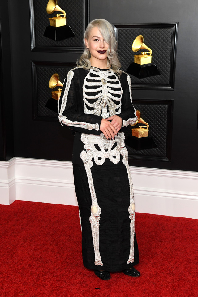 Najgorsze stylizacje gwiazd na Grammy 2021: Phoebe Bridgers