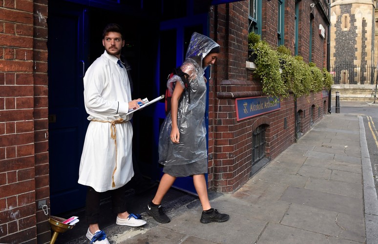 Bar z alkoholem w powietrzu