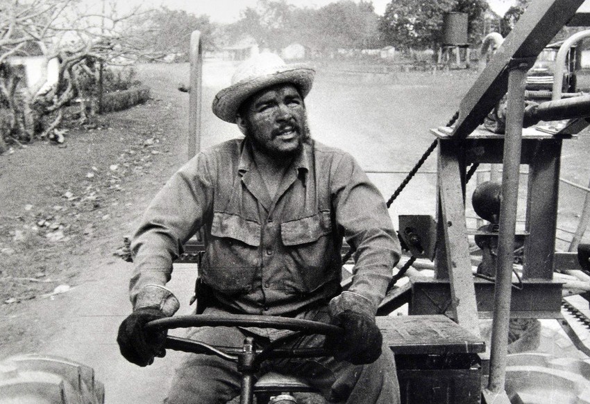 Nije Če za života bio svetac, ali kako vreme prolazi kontroverze u vezi sa njim otpadaju, a on se glorifikuje kao ikona revolucije